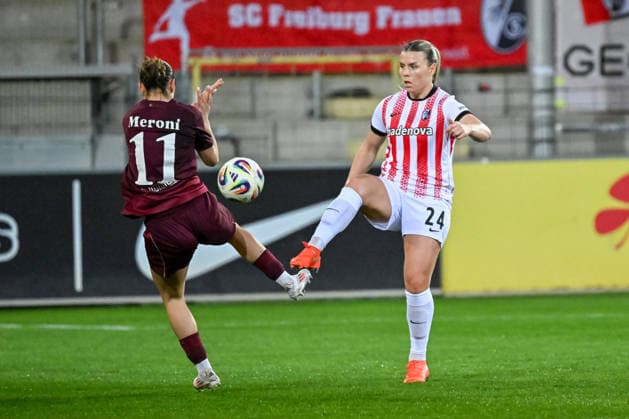Lara Meroni (1. FC Nuernberg, 11), Ingibjoerg Sigurdardottir (SC Freiburg, 24) im Duell GER, SC Freiburg - 1. FC Nuernberg, Frauen-Fussball, Google Pixel Frauen-Bundesliga, 20. Spieltag, Saison 2025 2026, 13.03.2026 DFB REGULATIONS PROHIBIT ANY USE OF PHOTOGRAPHS AS IMAGE SEQUENCES AND OR QUASI-VIDEO GER, SC Freiburg - 1. FC Nuernberg, Frauen-Fussball, Google Pixel Frauen-Bundesliga, 20. Spieltag, Saison 2025 2026, 13.03.2026 Freiburg Copyright: xEibner-Pressefoto ThomasxHessx EP_THS