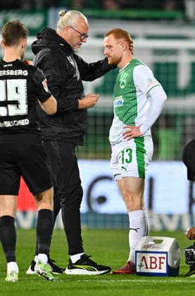 13.03.2026 - Fussball - Saison 2025 2026 - 2. Fussball - Bundesliga - 26. Spieltag: SpVgg Greuther Fürth ( Kleeblatt SGF ) - SV Elversberg SVE - Sportfoto Zink - xwoxzix - DFL regulations prohibit any use of photographs as image sequences and or quasi-video - only for editorial use - Dr. Ekkehardt Templer ( Mannschaftsarzt SpVgg Greuther Fürth ) Paul Will (13, SpVgg Greuther Fürth )
