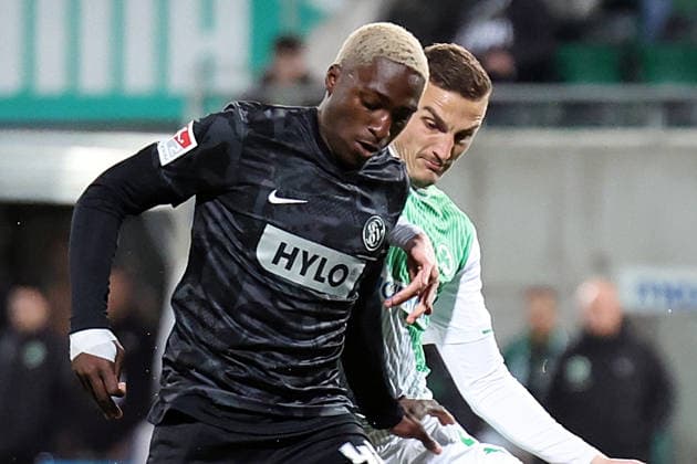 13.03.2026, xrekx, Fussball 2.Bundesliga, SpVgg Greuther Fuerth - SV Elversberg v.l. David Mokwa (SV 07 Elversberg) Philipp Ziereis (SpVgg Greuther Fuerth) Zweikampf, Aktion, action, battle for the ball (DFL DFB REGULATIONS PROHIBIT ANY USE OF PHOTOGRAPHS as IMAGE SEQUENCES and or QUASI-VIDEO) Fuerth