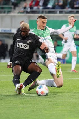 13.03.2026, xrekx, Fussball 2.Bundesliga, SpVgg Greuther Fuerth - SV Elversberg v.l. David Mokwa (SV 07 Elversberg) Philipp Ziereis (SpVgg Greuther Fuerth) Zweikampf, Aktion, action, battle for the ball (DFL DFB REGULATIONS PROHIBIT ANY USE OF PHOTOGRAPHS as IMAGE SEQUENCES and or QUASI-VIDEO) Fuerth