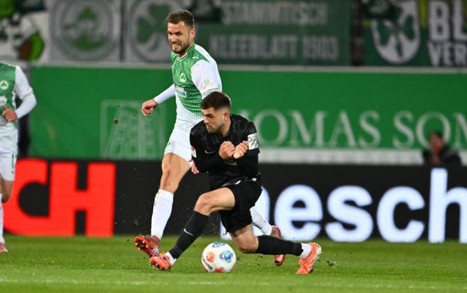 13.03.2026 - Fussball - Saison 2025 2026 - 2. Fussball - Bundesliga - 26. Spieltag: SpVgg Greuther Fürth ( Kleeblatt SGF ) - SV Elversberg SVE - Sportfoto Zink - xwoxzix - DFL regulations prohibit any use of photographs as image sequences and or quasi-video - only for editorial use - Lukasz Poreba (8, SV Elversberg ) vpor Dennis Srbeny (7, SpVgg Greuther Fürth )