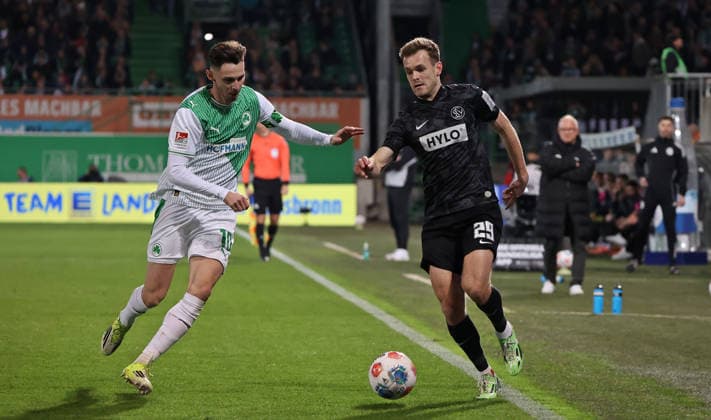13.03.2026, Fussball, Herren, 2. Bundesliga, Saison 2025 2026, SpVgg Greuther Fürth - SV 07 Elversberg, Branimir Hrgota (SpVgg Greuther Fürth) Tom Zimmerschied (SV 07 Elversberg) Fürth Sportpark Ronhof Thomas Sommer Bayern Deutschland (DEU)