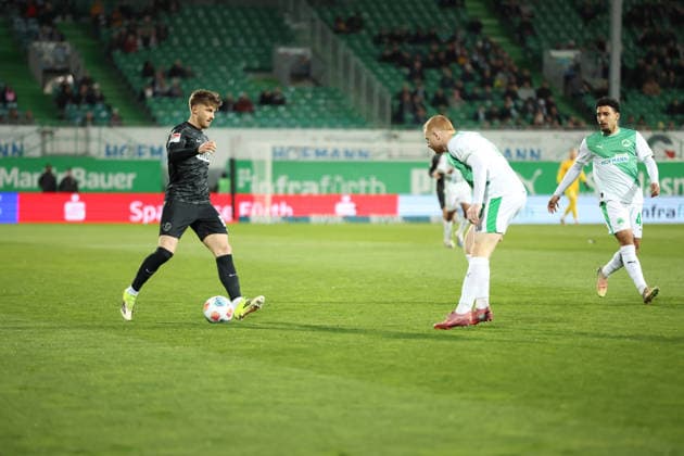 13.03.2026, xrekx, Fussball 2.Bundesliga, SpVgg Greuther Fuerth - SV Elversberg v.l. Lukas Petkov (SV 07 Elversberg) Paul Will (SpVgg Greuther Fuerth) (DFL DFB REGULATIONS PROHIBIT ANY USE OF PHOTOGRAPHS as IMAGE SEQUENCES and or QUASI-VIDEO) Fuerth