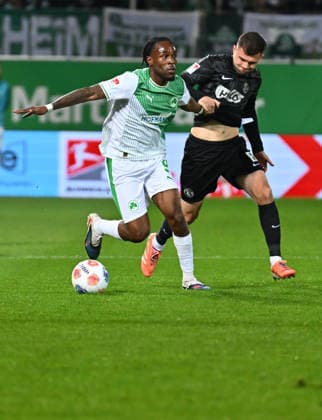 13.03.2026 - Fussball - Saison 2025 2026 - 2. Fussball - Bundesliga - 26. Spieltag: SpVgg Greuther Fürth ( Kleeblatt SGF ) - SV Elversberg SVE - Sportfoto Zink - xwoxzix - DFL regulations prohibit any use of photographs as image sequences and or quasi-video - only for editorial use - Noel Futkeu (9, SpVgg Greuther Fürth ) Lukasz Poreba (8, SV Elversberg )
