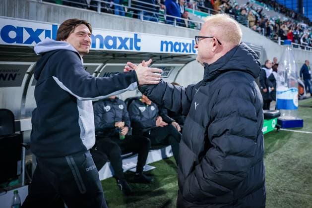 Cheftrainer Vincent Wagner (SV 07 Elversberg), links, gruesst Cheftrainer Heiko Vogel (Spvgg Greuther Fuerth), Spvgg Greuther Fuerth vs. SV Elversberg Fussball, Maenner, 2. Bundesliga, Saison 2025 2026, Rueckrunde, 26. Spieltag, 13.03.2026 DFB regulations prohibit any use of photographs as image sequences and or quasi-video Fuerth Bayern Deutschland