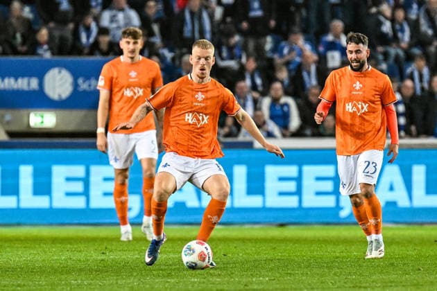 Fußball I Herren I Saison 2025-2026 I 2. Bundesliga I 26. Spieltag I 1. FC Magdeburg - SV Darmstadt 98 I 13.03.2026 Kai Klefisch (17, SV Darmstadt 98) mit Ball Freisteller, Nahaufnahme, Porträt, Portrait, Einzelfoto, Einzelbild, Körper Magdeburg Avnet Arena (Heinz-Krügel-Platz 1) Sachsen-Anhalt Deutschland