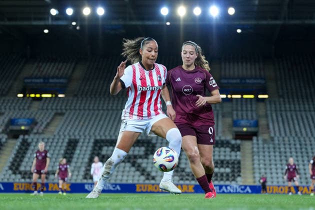 Nicole Ojukwu (SC Freiburg, 06) im Zweikampf mit Laura Miller (1. FC Nürnberg, 09) , Deutschland, Fussball, GooglePixel Frauen-Bundesliga, 20.Spieltag, 2025 2026, SC Freiburg vs. 1. FC Nürnberg, 13.03.2026, Dreisamstadion, Freiburg, Deutschland DFB REGULATIONS PROHIBIT ANY USE OF PHOTOGRAPHS AS IMAGE SEQUENCES AND OR QUASI-VIDEO. Freiburg Dreisamstadion Baden-Wuerttemberg Deutschland Copyright: xArnexAmbergx