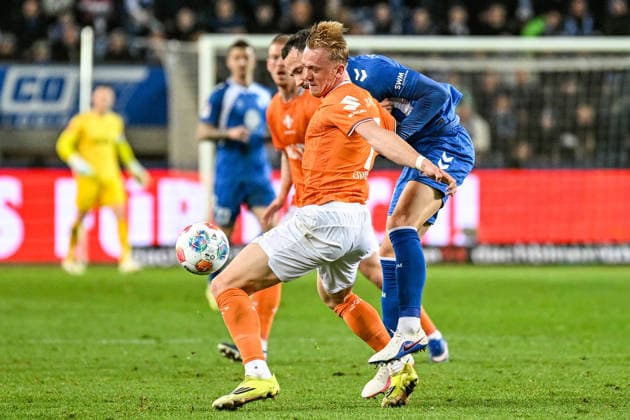 Fußball I Herren I Saison 2025-2026 I 2. Bundesliga I 26. Spieltag I 1. FC Magdeburg - SV Darmstadt 98 I 13.03.2026 Zweikampf Isac Lidberg (7, SV Darmstadt 98) gegen Falko Michel (21, 1. FC Magdeburg) Magdeburg Avnet Arena (Heinz-Krügel-Platz 1) Sachsen-Anhalt Deutschland