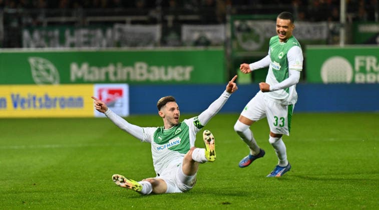 13.03.2026 - Fussball - Saison 2025 2026 - 2. Fussball - Bundesliga - 26. Spieltag: SpVgg Greuther Fürth ( Kleeblatt SGF ) - SV Elversberg SVE - Sportfoto Zink - xwoxzix - DFL regulations prohibit any use of photographs as image sequences and or quasi-video - only for editorial use - Torjubel Jubel Freude nach Treffer Tor Torschuß zum 1:0 durch Branimir Hrgota (10, SpVgg Greuther Fürth ) -