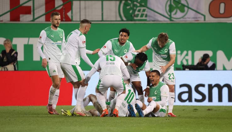 13.03.2026, Fussball, Herren, 2. Bundesliga, Saison 2025 2026, SpVgg Greuther Fürth - SV 07 Elversberg, Die Spieler der SpVgg Greuther F ürth bejubeln das Tor zum 1:0 durch Branimir Hrgota (SpVgg Greuther Fürth) Fürth Sportpark Ronhof Thomas Sommer Bayern Deutschland (DEU)