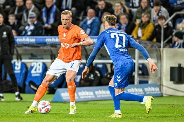Fußball I Herren I Saison 2025-2026 I 2. Bundesliga I 26. Spieltag I 1. FC Magdeburg - SV Darmstadt 98 I 13.03.2026 Zweikampf Isac Lidberg (7, SV Darmstadt 98) gegen Philipp Hercher (27, 1. FC Magdeburg) Magdeburg Avnet Arena (Heinz-Krügel-Platz 1) Sachsen-Anhalt Deutschland