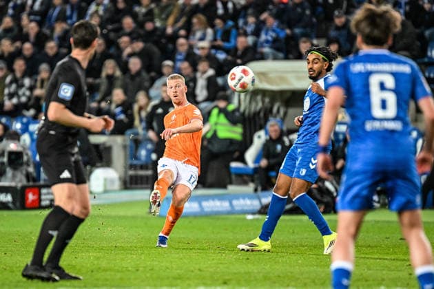 Fußball I Herren I Saison 2025-2026 I 2. Bundesliga I 26. Spieltag I 1. FC Magdeburg - SV Darmstadt 98 I 13.03.2026 Kai Klefisch (17, SV Darmstadt 98) flankt den Ball Freisteller, Nahaufnahme, Porträt, Portrait, Einzelfoto, Einzelbild, Körper Magdeburg Avnet Arena (Heinz-Krügel-Platz 1) Sachsen-Anhalt Deutschland