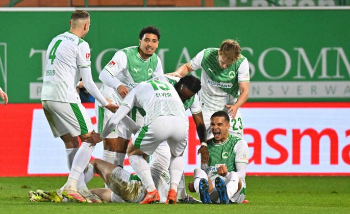 13.03.2026 - Fussball - Saison 2025 2026 - 2. Fussball - Bundesliga - 26. Spieltag: SpVgg Greuther Fürth ( Kleeblatt SGF ) - SV Elversberg SVE - Sportfoto Zink MeZi - xmexzix - DFL regulations prohibit any use of photographs as image sequences and or quasi-video - only for editorial use - Torjubel Jubel Freude nach Treffer Tor Torschuß zum 1:0 durch Branimir Hrgota (10, SpVgg Greuther Fürth ) - Maximilian Solomon Dietz (33, SpVgg Greuther Fürth ) ballt Faust Fäuste