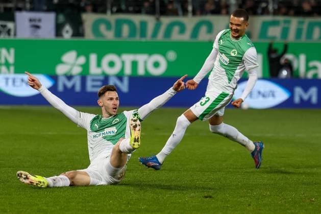 Branimir Hrgota 10 (Spvgg Greuther Fuerth) und Maximilian Dietz 33 (Spvgg Greuther Fuerth) jubeln nach dem 1:0 des Kleeblatt, Freude, Emotion, Spvgg Greuther Fuerth vs. SV Elversberg Fussball, Maenner, 2. Bundesliga, Saison 2025 2026, Rueckrunde, 26. Spieltag, 13.03.2026 DFB regulations prohibit any use of photographs as image sequences and or quasi-video Fuerth Bayern Deutschland