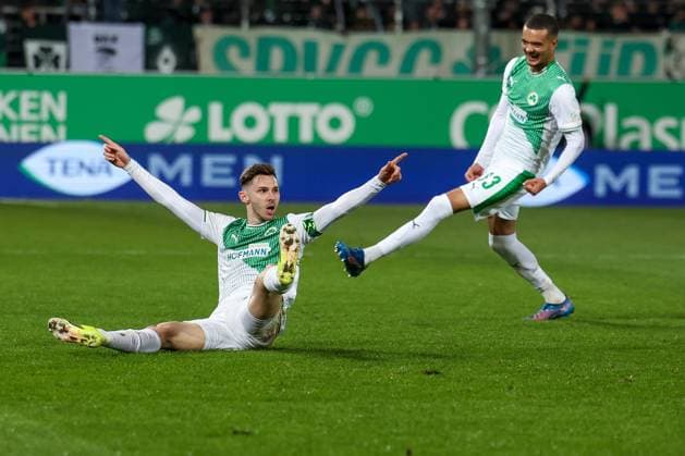 Branimir Hrgota 10 (Spvgg Greuther Fuerth) und Maximilian Dietz 33 (Spvgg Greuther Fuerth) jubeln nach dem 1:0 des Kleeblatt, Freude, Emotion, Spvgg Greuther Fuerth vs. SV Elversberg Fussball, Maenner, 2. Bundesliga, Saison 2025 2026, Rueckrunde, 26. Spieltag, 13.03.2026 DFB regulations prohibit any use of photographs as image sequences and or quasi-video Fuerth Bayern Deutschland