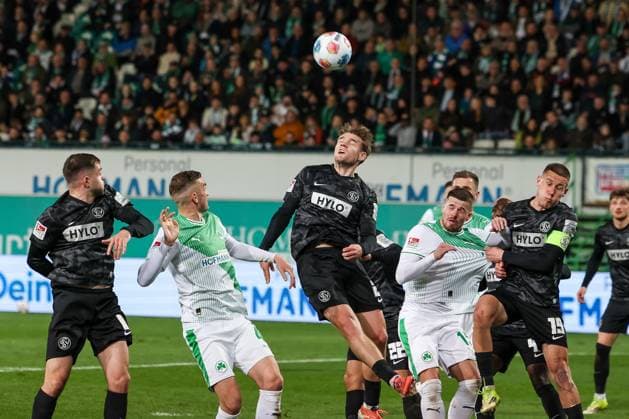 Kopfball, Aktion, Maximilian Rohr 31 (SV 07 Elversberg), Jan Elvedi 15 (Spvgg Greuther Fuerth), Lukas Pinckert 19 (SV 07 Elversberg) und +Philipp Ziereis 4 (Spvgg Greuther Fuerth), Spvgg Greuther Fuerth vs. SV Elversberg Fussball, Maenner, 2. Bundesliga, Saison 2025 2026, Rueckrunde, 26. Spieltag, 13.03.2026 DFB regulations prohibit any use of photographs as image sequences and or quasi-video Fuerth Bayern Deutschland