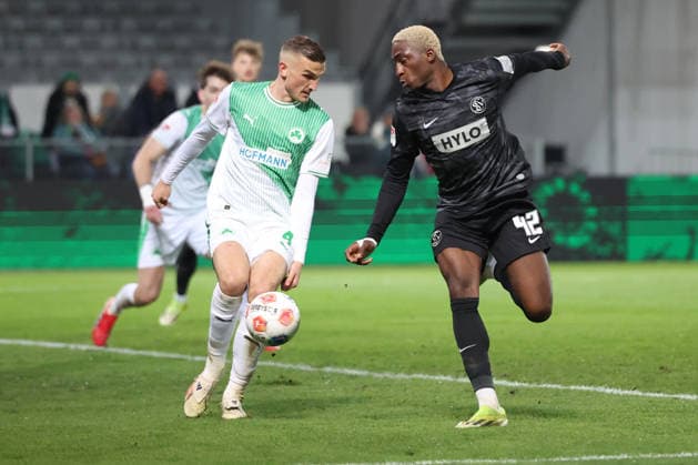 13.03.2026, xrekx, Fussball 2.Bundesliga, SpVgg Greuther Fuerth - SV Elversberg v.l. Philipp Ziereis (SpVgg Greuther Fuerth) David Mokwa (SV 07 Elversberg) Torchance mit der Hacke (DFL DFB REGULATIONS PROHIBIT ANY USE OF PHOTOGRAPHS as IMAGE SEQUENCES and or QUASI-VIDEO) Fuerth