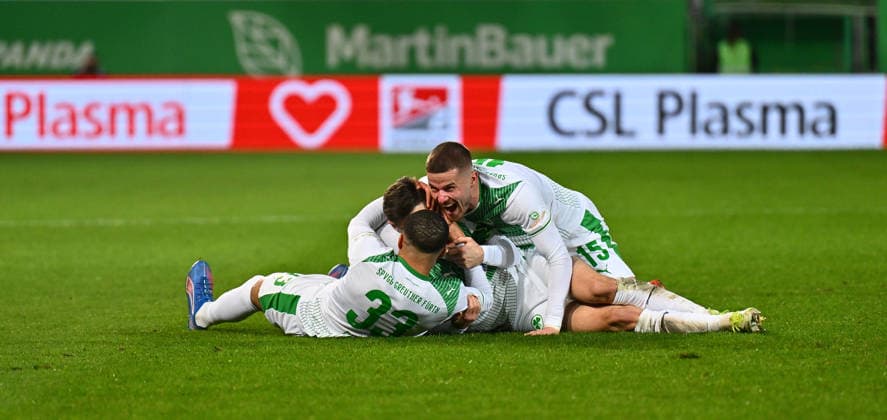 13.03.2026 - Fussball - Saison 2025 2026 - 2. Fussball - Bundesliga - 26. Spieltag: SpVgg Greuther Fürth ( Kleeblatt SGF ) - SV Elversberg SVE - Sportfoto Zink - xwoxzix - DFL regulations prohibit any use of photographs as image sequences and or quasi-video - only for editorial use - Torjubel Jubel Freude nach Treffer Tor Torschuß zum 1:0 durch Branimir Hrgota (10, SpVgg Greuther Fürth ) -