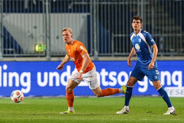 Isac Lidberg (SV Darmstadt 98,7) gegen Tobias Müller (1. FC Magdeburg,5) - 2. Fußball Bundesliga Saison 2025-2026 1. FC Magdeburg vs. SV Darmstadt 98 in der Avnet Arena in Magdeburg - Aktion,Fußball,Mann,Männer,Deutschland,13.03.2026