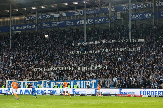 Spruchband von den Fans. Der Fanblock vom 1. FC Magdeburg ist zum heutigen Spiel gesperrt, die Fans stehen im Block zehn - 2. Fußball Bundesliga Saison 2025-2026 1. FC Magdeburg vs. SV Darmstadt 98 in der Avnet Arena in Magdeburg - Aktion,Fußball,Mann,Männer,Deutschland,13.03.2026