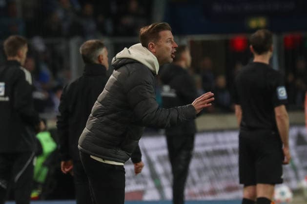 13.03.2026, xgox, Fussball 2. Bundesliga, 1. FC Magdeburg - SV Darsmtadt 98 emspor, v.l. Florian Kohfeldt (Darmstadt, Trainer) gibt Anweisungen, gestikuliert mit den Armen, gesticulate, gives instructions (DFL DFB REGULATIONS PROHIBIT ANY USE OF PHOTOGRAPHS as IMAGE SEQUENCES and or QUASI-VIDEO) Magdeburg