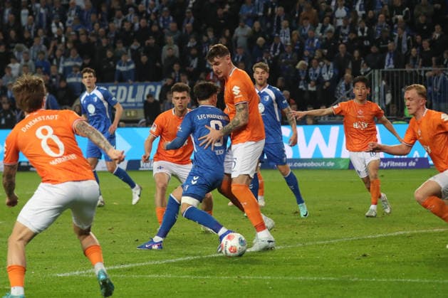 13.03.2026, xgox, Fussball 2. Bundesliga, 1. FC Magdeburg - SV Darsmtadt 98 emspor, v.l. ma8, Matej Maglica (Darmstadt, 5) Zweikampf, Duell, Kampf, tackle (DFL DFB REGULATIONS PROHIBIT ANY USE OF PHOTOGRAPHS as IMAGE SEQUENCES and or QUASI-VIDEO) Magdeburg