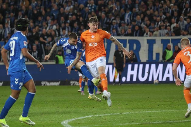 13.03.2026, xgox, Fussball 2. Bundesliga, 1. FC Magdeburg - SV Darsmtadt 98 emspor, v.l. Mateusz Zukowski (Magdeburg, 22), Matej Maglica (Darmstadt, 5) Zweikampf, Duell, Kampf, tackle (DFL DFB REGULATIONS PROHIBIT ANY USE OF PHOTOGRAPHS as IMAGE SEQUENCES and or QUASI-VIDEO) Magdeburg