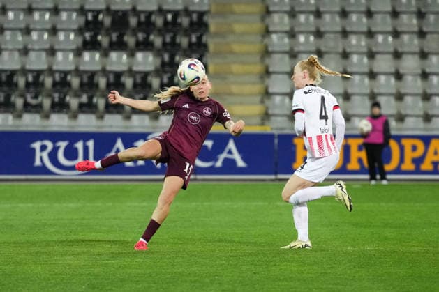 Google Pixel Frauen-Bundesliga: SC Freiburg vs. 1. FC Nürnberg, 13.03.2026 EmÅ‘ke Papai (1. FC Nürnberg, 15) mit einem Volleyversuch Google Pixel Frauen-Bundesliga: SC Freiburg vs. 1. FC Nürnberg, Dreisamstadion, 13.03.2026 DFB DFL REGULATIONS PROHIBIT ANY USE OF PHOTOGRAPHS AS IMAGE SEQUENCES AND OR QUASI-VIDEO. Copyright: xBEAUTIFULxSPORTS Boscox