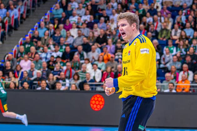 Robin Paulsen Haug (HSV Hamburg, Nr. 16) (v.l.), TSV Hannover-Burgdorf (grün) gegen HSV Hamburg (weiß) am 25. Spieltag der Saison 2025 2026 in der DAIKIN Handball-Bundesliga (13.03.2026, ZAG Arena (Hannover, GER), Copyright: xJanxGuentherx xTSVxHannover-Burgdorfx