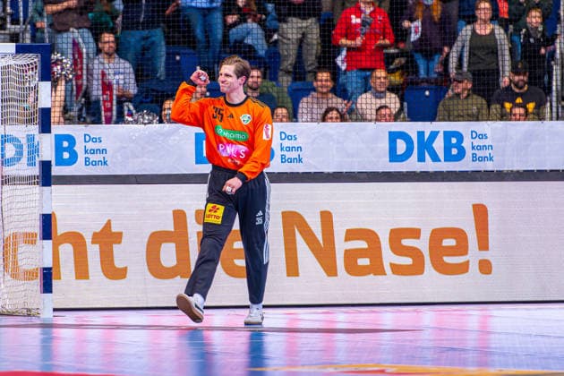Joel Birlehm (TSV Hannover-Burgdorf, Nr. 35) (v.l.), TSV Hannover-Burgdorf (grün) gegen HSV Hamburg (weiß) am 25. Spieltag der Saison 2025 2026 in der DAIKIN Handball-Bundesliga (13.03.2026, ZAG Arena (Hannover, GER), Copyright: xJanxGuentherx xTSVxHannover-Burgdorfx