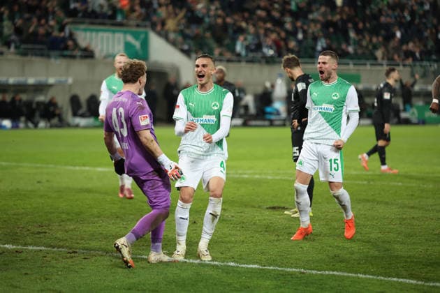 13.03.2026, xrekx, Fussball 2.Bundesliga, SpVgg Greuther Fuerth - SV Elversberg v.l. Lukas Petkov (SV 07 Elversberg) Elfmeter, Strafstoss verschossen Silas Prüfrock Pruefrock (SpVgg Greuther Fuerth) Philipp Ziereis (SpVgg Greuther Fuerth) Jan Elvedi (SpVgg Greuther Fuerth) jubeln (DFL DFB REGULATIONS PROHIBIT ANY USE OF PHOTOGRAPHS as IMAGE SEQUENCES and or QUASI-VIDEO) Fuerth