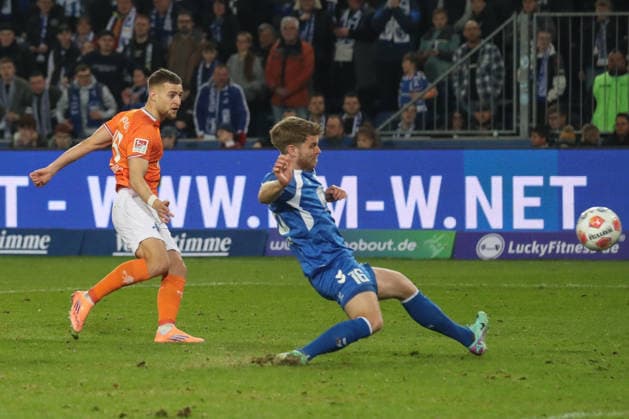 13.03.2026, xgox, Fussball 2. Bundesliga, 1. FC Magdeburg - SV Darsmtadt 98 emspor, v.l. Fabian Nuernberger (Nürnberger, Darmstadt, 15) schiesst Tor, schießt, Torschuetze, erzielt Tor, Treffer, scores the goal 1:1 (DFL DFB REGULATIONS PROHIBIT ANY USE OF PHOTOGRAPHS as IMAGE SEQUENCES and or QUASI-VIDEO) Magdeburg