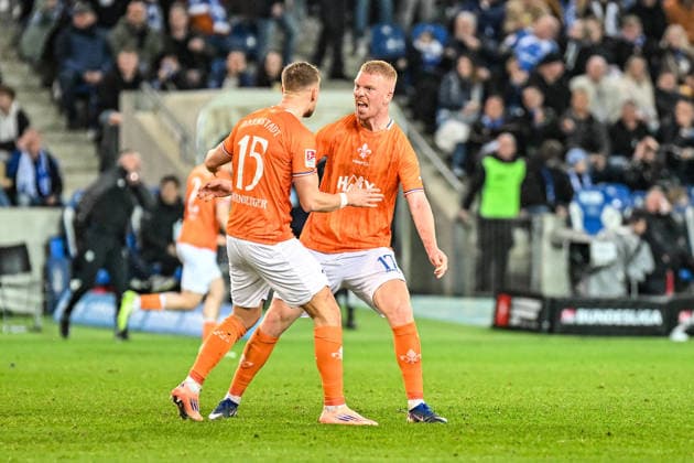 Fußball I Herren I Saison 2025-2026 I 2. Bundesliga I 26. Spieltag I 1. FC Magdeburg - SV Darmstadt 98 I 13.03.2026 Gemeinsamer Torjubel bei Torschützen Fabian Nürnberger (15, SV Darmstadt 98) und Kai Klefisch (17, SV Darmstadt 98) Magdeburg Avnet Arena (Heinz-Krügel-Platz 1) Sachsen-Anhalt Deutschland