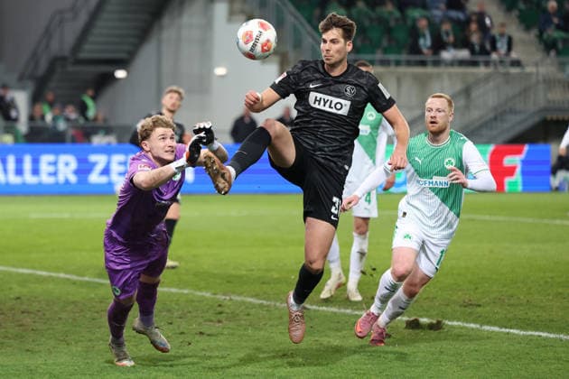 13.03.2026, xrekx, Fussball 2.Bundesliga, SpVgg Greuther Fuerth - SV Elversberg v.l. Foulspiel zum Elfmeter, Strafstoss Silas Prüfrock Pruefrock (SpVgg Greuther Fuerth) Maximilian Rohr (SV 07 Elversberg) (DFL DFB REGULATIONS PROHIBIT ANY USE OF PHOTOGRAPHS as IMAGE SEQUENCES and or QUASI-VIDEO) Fuerth
