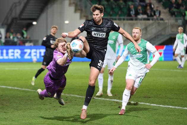 13.03.2026, xrekx, Fussball 2.Bundesliga, SpVgg Greuther Fuerth - SV Elversberg v.l. Foulspiel zum Elfmeter, Strafstoss Silas Prüfrock Pruefrock (SpVgg Greuther Fuerth) Maximilian Rohr (SV 07 Elversberg) (DFL DFB REGULATIONS PROHIBIT ANY USE OF PHOTOGRAPHS as IMAGE SEQUENCES and or QUASI-VIDEO) Fuerth