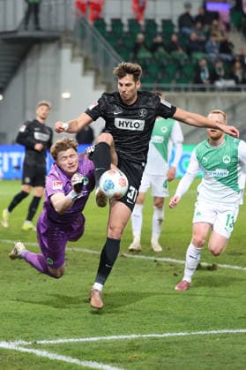 13.03.2026, xrekx, Fussball 2.Bundesliga, SpVgg Greuther Fuerth - SV Elversberg v.l. Foulspiel zum Elfmeter, Strafstoss Silas Prüfrock Pruefrock (SpVgg Greuther Fuerth) Maximilian Rohr (SV 07 Elversberg) (DFL DFB REGULATIONS PROHIBIT ANY USE OF PHOTOGRAPHS as IMAGE SEQUENCES and or QUASI-VIDEO) Fuerth