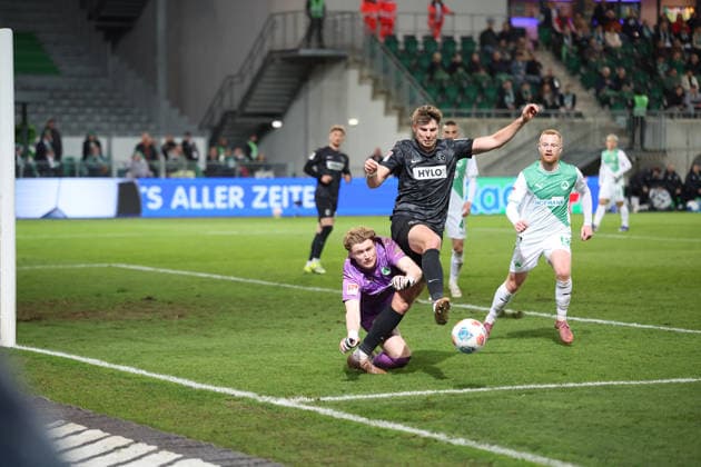 13.03.2026, xrekx, Fussball 2.Bundesliga, SpVgg Greuther Fuerth - SV Elversberg v.l. Foulspiel zum Elfmeter, Strafstoss Silas Prüfrock Pruefrock (SpVgg Greuther Fuerth) Maximilian Rohr (SV 07 Elversberg) (DFL DFB REGULATIONS PROHIBIT ANY USE OF PHOTOGRAPHS as IMAGE SEQUENCES and or QUASI-VIDEO) Fuerth