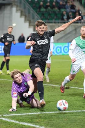 13.03.2026, xrekx, Fussball 2.Bundesliga, SpVgg Greuther Fuerth - SV Elversberg v.l. Foulspiel zum Elfmeter, Strafstoss Silas Prüfrock Pruefrock (SpVgg Greuther Fuerth) Maximilian Rohr (SV 07 Elversberg) (DFL DFB REGULATIONS PROHIBIT ANY USE OF PHOTOGRAPHS as IMAGE SEQUENCES and or QUASI-VIDEO) Fuerth