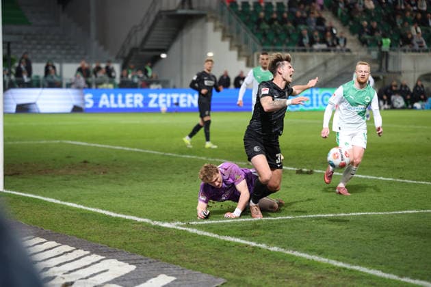 13.03.2026, xrekx, Fussball 2.Bundesliga, SpVgg Greuther Fuerth - SV Elversberg v.l. Foulspiel zum Elfmeter, Strafstoss Silas Prüfrock Pruefrock (SpVgg Greuther Fuerth) Maximilian Rohr (SV 07 Elversberg) (DFL DFB REGULATIONS PROHIBIT ANY USE OF PHOTOGRAPHS as IMAGE SEQUENCES and or QUASI-VIDEO) Fuerth