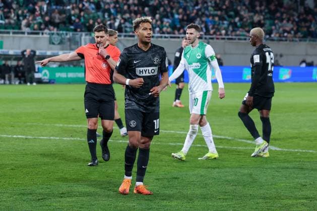 Referee Schiedsrichter Felix Prigan pfeift Strafstoss fuer Elversberg, Spvgg Greuther Fuerth vs. SV Elversberg Fussball, Maenner, 2. Bundesliga, Saison 2025 2026, Rueckrunde, 26. Spieltag, 13.03.2026 DFB regulations prohibit any use of photographs as image sequences and or quasi-video Fuerth Bayern Deutschland