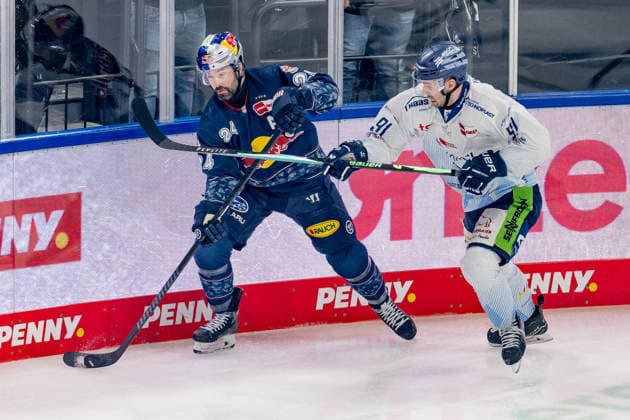 Kampf um den Puck Zweikampf zwischen Ryan Murphy (EHC Red Bull Muenchen, 24) und Tim Fleischer (Straubing Tigers, 91) GER, EHC Red Bull Muenchen vs. Straubing Tigers, Eishockey, DEL, 51. Spieltag, Saison 2025 2026, 13.03.2026. GER, EHC Red Bull Muenchen vs. Straubing Tigers, Eishockey, DEL, 51. Spieltag, Saison 2025 2026, 13.03.2026. Muenchen *** Fight for the puck duel between Ryan Murphy EHC Red Bull Muenchen, 24 and Tim Fleischer Straubing Tigers, 91 GER, EHC Red Bull Muenchen vs Straubing Tigers, Ice Hockey, DEL, Matchday 51, Season 2025 2026, 13 03 2026 GER, EHC Red Bull Muenchen vs Straubing Tigers, Ice Hockey, DEL, Matchday 51, Season 2025 2026, 13 03 2026 Muenchen Copyright: xEibner-Pressefoto FranzxFeinerx EP_HFR