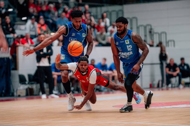 BB-2BL SBB Baskets - HAKRO Merlins Crailsheim Daivien Latrell Williamson (SBB Baskets), Xavier Trent Johnson (HAKRO Merlins Crailsheim) waehrend der Saison 2025-2026 in der 2. Barmer Basketball Bundesliga Pro A am 26. Spieltag zwischen SBB Baskets und HAKRO Merlins Crailsheim in der Wolfgang-Lakenmacher-Halle am 13. March 2026 in Magdeburg, Sachsen Anhalt, Deutschland