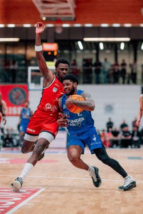 BB-2BL SBB Baskets - HAKRO Merlins Crailsheim Xavier Trent Johnson (HAKRO Merlins Crailsheim), Joshua Bonga (SBB Baskets) waehrend der Saison 2025-2026 in der 2. Barmer Basketball Bundesliga Pro A am 26. Spieltag zwischen SBB Baskets und HAKRO Merlins Crailsheim in der Wolfgang-Lakenmacher-Halle am 13. March 2026 in Magdeburg, Sachsen Anhalt, Deutschland