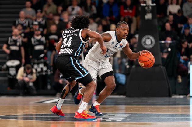 Damariae Horne (MLP Academics Heidelberg, 00) im Dribbling gegen Ross Williams (Veolia Towers Hamburg, 34), GER, Veolia Towers Hamburg vs MLP Academics Heidelberg, Basketball, Bundesliga, Spieltag 24, Saison 2025 2026, 13.03.2026 GER, Veolia Towers Hamburg vs MLP Academics Heidelberg, Basketball, Bundesliga, Spieltag 24, Saison 2025 2026, 13.03.2026 Hamburg Copyright: xEibner-Pressefoto MaxxVincenx EP_MVN