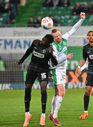 13.03.2026 - Fussball - Saison 2025 2026 - 2. Fussball - Bundesliga - 26. Spieltag: SpVgg Greuther Fürth ( Kleeblatt SGF ) - SV Elversberg SVE - Sportfoto Zink MeZi - xmexzix - DFL regulations prohibit any use of photographs as image sequences and or quasi-video - only for editorial use - Raif Adam (15, SV Elversberg ) Paul Will (13, SpVgg Greuther Fürth, rechts )