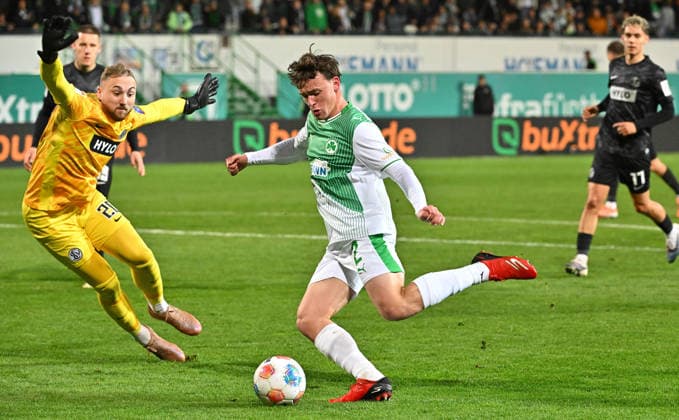 13.03.2026 - Fussball - Saison 2025 2026 - 2. Fussball - Bundesliga - 26. Spieltag: SpVgg Greuther Fürth ( Kleeblatt SGF ) - SV Elversberg SVE - Sportfoto Zink MeZi - xmexzix - DFL regulations prohibit any use of photographs as image sequences and or quasi-video - only for editorial use - Nicolas Kristof (20, SV Elversberg ) Lukas Reich (2, SpVgg Greuther Fürth, rechts )