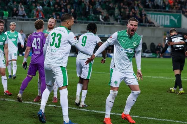 Maximilian Dietz 33 (Spvgg Greuther Fuerth), Silas Joel Pruefrock 43 (Spvgg Greuther Fuerth), Paul Will 13 (Spvgg Greuther Fuerth) und Jan Elvedi 15 (Spvgg Greuther Fuerth) freuen sich ueber den verschossenen Elfmeter von Elversberg , Spvgg Greuther Fuerth vs. SV Elversberg Fussball, Maenner, 2. Bundesliga, Saison 2025 2026, Rueckrunde, 26. Spieltag, 13.03.2026 DFB regulations prohibit any use of photographs as image sequences and or quasi-video Fuerth Bayern Deutschland