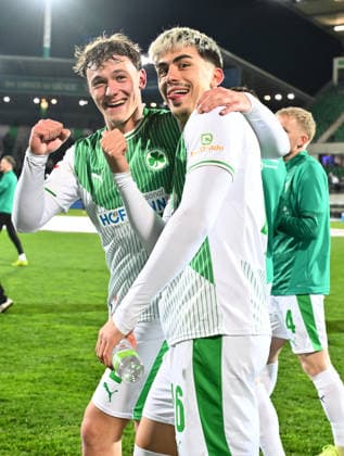 13.03.2026 - Fussball - Saison 2025 2026 - 2. Fussball - Bundesliga - 26. Spieltag: SpVgg Greuther Fürth ( Kleeblatt SGF ) - SV Elversberg SVE - Sportfoto Zink - xwoxzix - DFL regulations prohibit any use of photographs as image sequences and or quasi-video - only for editorial use - Lukas Reich (2, SpVgg Greuther Fürth ) Aaron Keller (16, SpVgg Greuther Fürth ) Jubel Freude nach Spielende