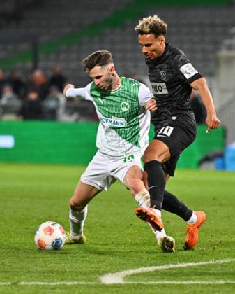 13.03.2026 - Fussball - Saison 2025 2026 - 2. Fussball - Bundesliga - 26. Spieltag: SpVgg Greuther Fürth ( Kleeblatt SGF ) - SV Elversberg SVE - Sportfoto Zink - xwoxzix - DFL regulations prohibit any use of photographs as image sequences and or quasi-video - only for editorial use - Branimir Hrgota (10, SpVgg Greuther Fürth ) Bambase Conte (10, SV Elversberg )