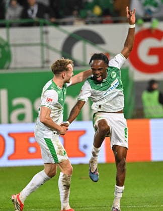 13.03.2026 - Fussball - Saison 2025 2026 - 2. Fussball - Bundesliga - 26. Spieltag: SpVgg Greuther Fürth ( Kleeblatt SGF ) - SV Elversberg SVE - Sportfoto Zink MeZi - xmexzix - DFL regulations prohibit any use of photographs as image sequences and or quasi-video - only for editorial use - Jannik Dehm ( 23, SpVgg Greuther Fürth ) Noel Futkeu (9, SpVgg Greuther Fürth, rechts ) Jubel Freude nach Spielende